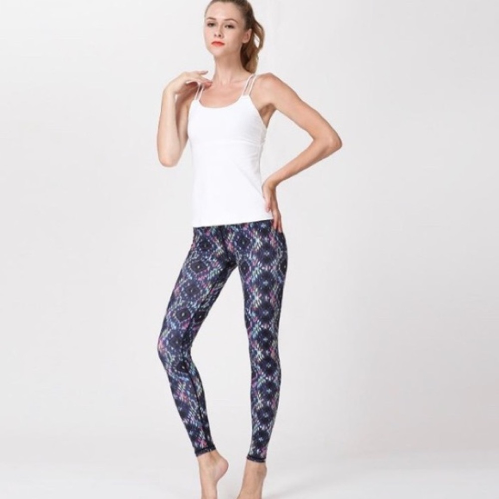 NWOT Victoria’s Secret VSX Knockout Tribal Kaleidoscope Leggings Tights XS - Picture 4 of 15